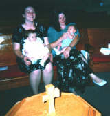 8 19 98  brittany with auntie jess, gramma and cousin cody.jpg (145943 bytes)