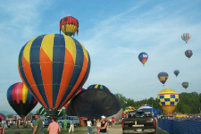 Balloon_fest_06050002.jpg (133710 bytes)