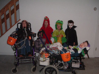 halloween2005.jpg (175914 bytes)