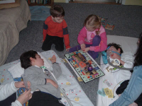 kidsplayinggame.jpg (196132 bytes)