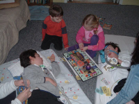 kidsplayinggame.jpg (196132 bytes)