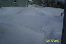 Feb_Blizzard_07_Genes_car_buried.JPG (50222 bytes)