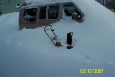 Feb_Blizzard_07_Van_and_snow_blower.JPG (58118 bytes)