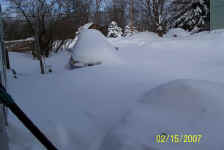 Feb_Blizzard_07_driveway_my_car_buried.JPG (89365 bytes)
