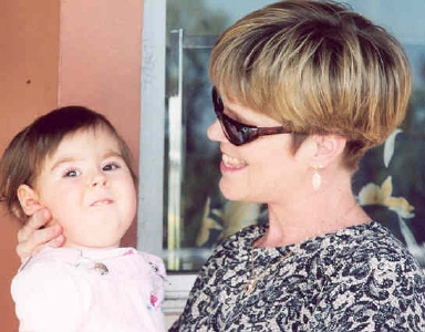 Sam and mommy.jpg (52523 bytes)